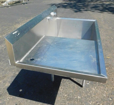 USED ELKAY SS SINK ELKAY SS8124L2 STURD