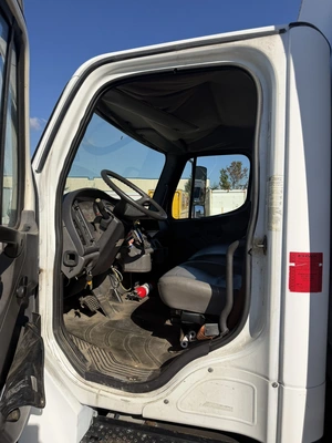 Used 2007 FREIGHTLINER BUSINESS CLASS M2 26' BOX TRUCK Box trucks Ohio US | Miedema Asset Management Group #1709372