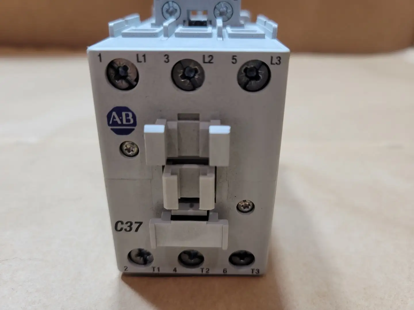 New | in-Stock ALLEN-BRADLEY 100-C37*00 Switchgears British Columbia CA | Lenmark #1438242