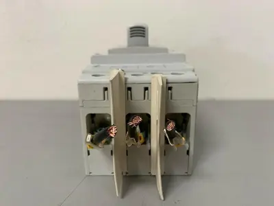 USED ALLEN-BRADLEY 140G-G6C3-C45 CIRCUIT BREAKER SPOLE UNIT 480V