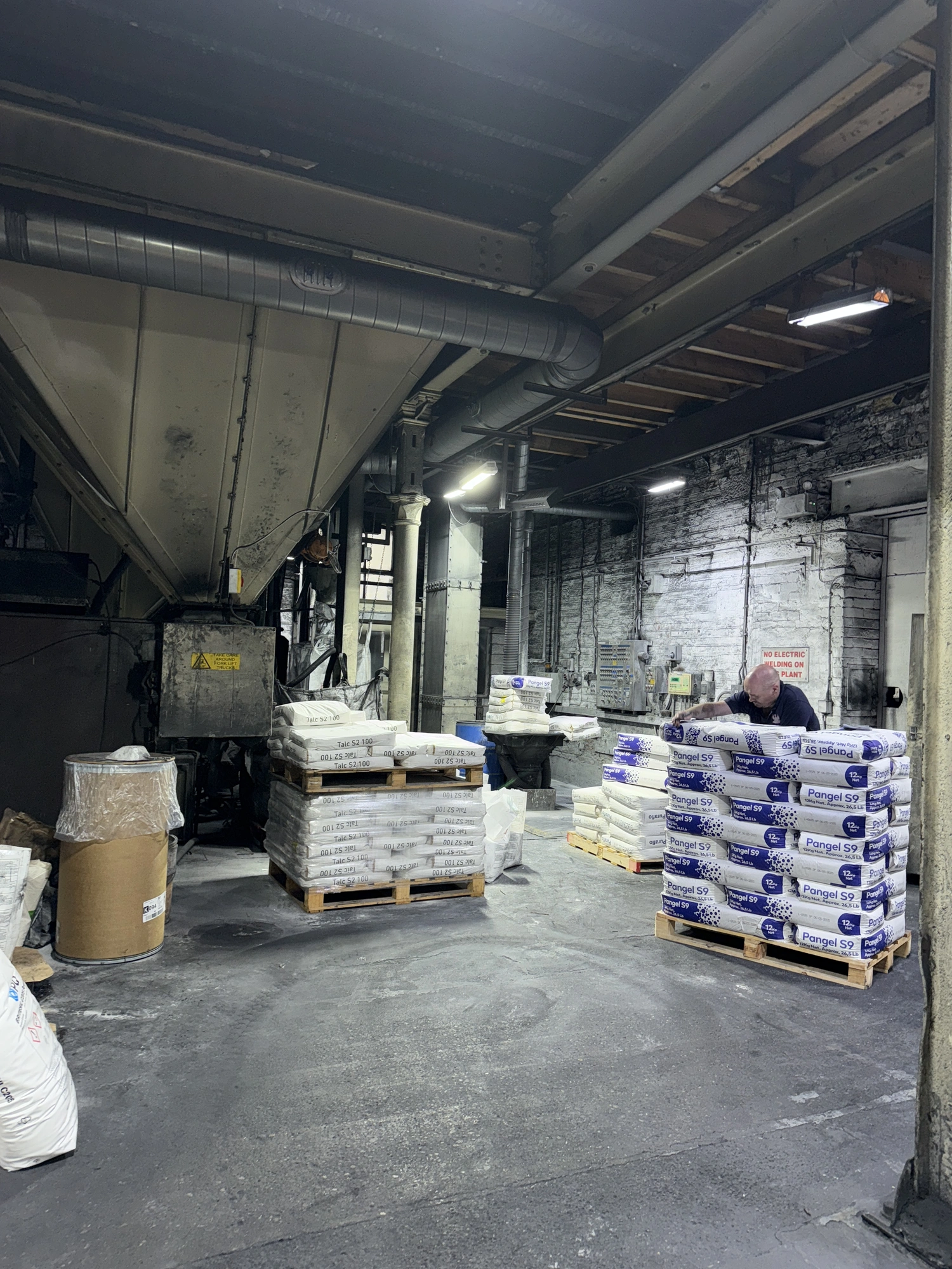 Installation of 2No 3000 LT Loading Hopper assemblies.