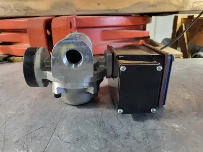 NEW UNIVERSAL FLOW MONITORS MM-DSB100LM-8-700V