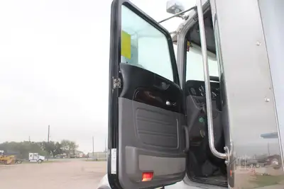 Used 2014 PETERBILT 367 Tanker trucks Texas US | Roll Off Truck World #1491934