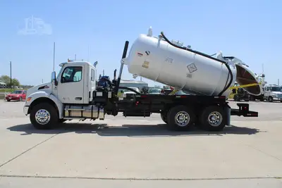 New | in-Stock 2027 PETERBILT 548 Vacuum Truck Texas US | Roll Off Truck World #1492027