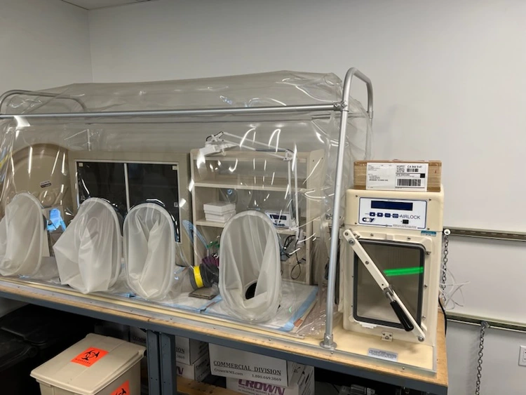 Used _UNKNOWN_ _UNKNOWN_ Glove Boxes California US | Biotech Equipment Sales #1464577
