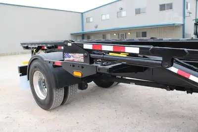 New | in-Stock 2027 MACK MD7 Rolloff Trucks Texas US | Roll Off Truck World #1491876