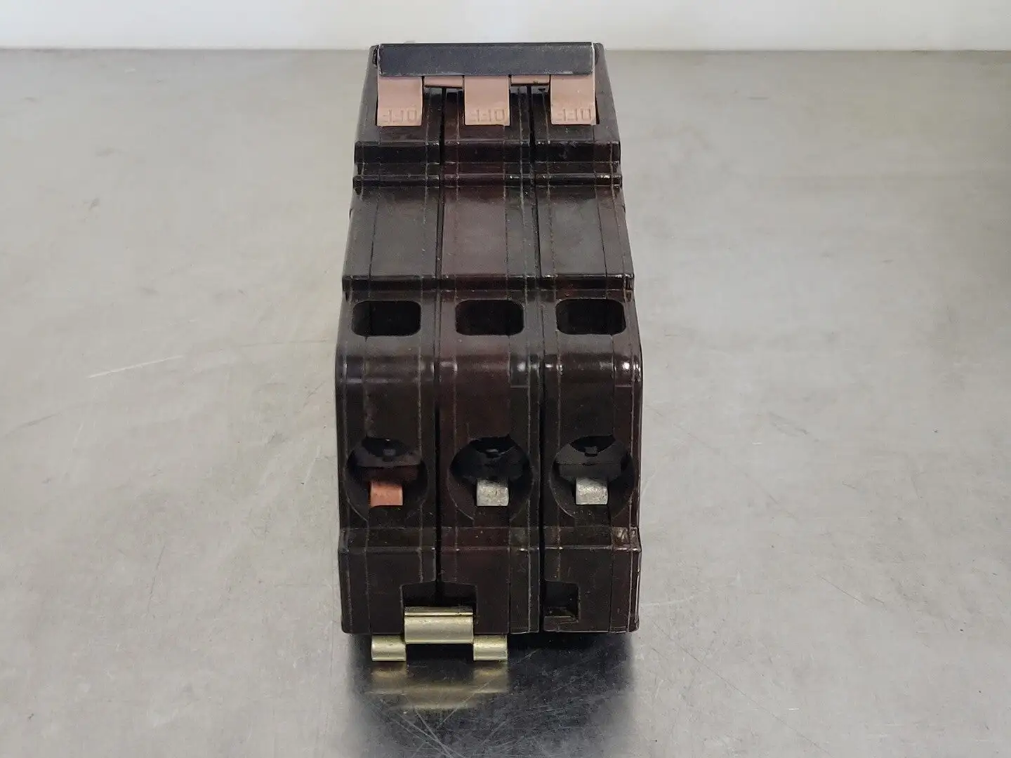 90 Amp, 3 Pole, 240 volts Circuit Breaker