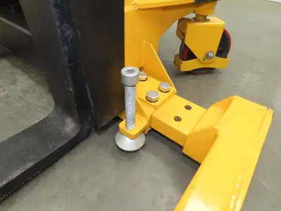 Used ULINE _UNKNOWN_ Pallet Lifters Indiana US | Arrow Industrial #1366960