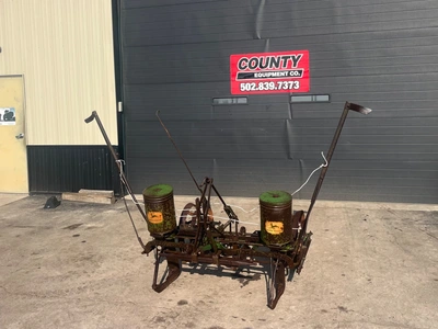 JOHN DEERE 2 row Corn Planter | County Equipment Company LLC (1)