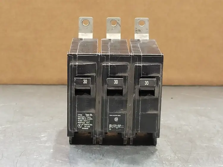 Used SIEMENS B330 Switchgears British Columbia CA | Lenmark #243312