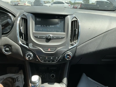 USED 2017 CHEVROLET CRUZE