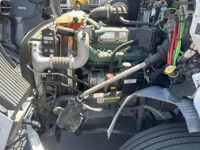 Used 2022 VOLVO VNR64T300 Conventional trucks California US | Ben Kaplan Equipment #1284794