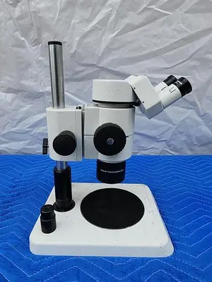 WILD HEERBRUGG MICROSCOPE WITH ESD22 EYEPIECES