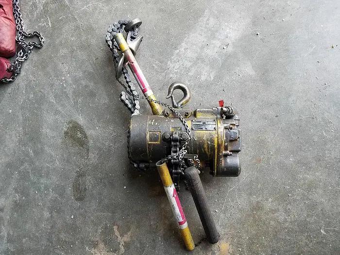 Ingersoll-Rand Air Hoist Size: MR5 Serial: 31695 1/4 Ton Capacity