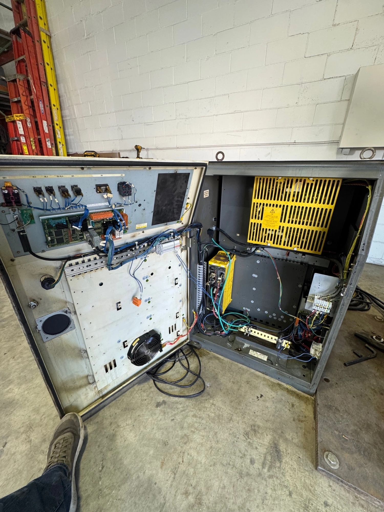 USED 2010 FANUC FANUC M710IC/20L Robots in Michigan US #222053