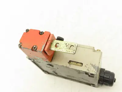 Used OMRON _UNKNOWN_ Relays & Switches Indiana US | Arrow Industrial #1408361