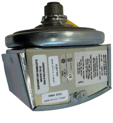 NEW DWYER 1823-1-SF PRESSURE SWITCH SERIES/1800 18231SF