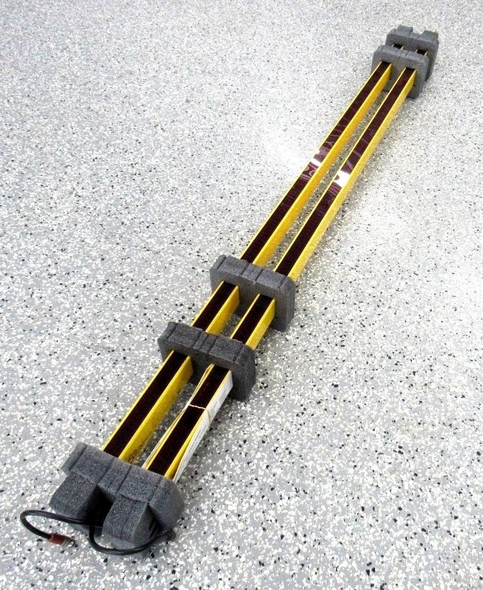 REFURBISHED STI MS46-30-1570-X-GM1 LIGHT CURTAIN SET MS46SR-30-1570-R-FN-GM1 61"