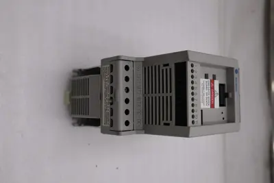 ALLEN BRADLEY 160-BA03NPS1 AC 1HP 380-460V-AC 0-240HZ DRIVE #H384A