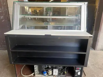 USED CANADIAN REFRIGERATED DISPLAY DLRP5146