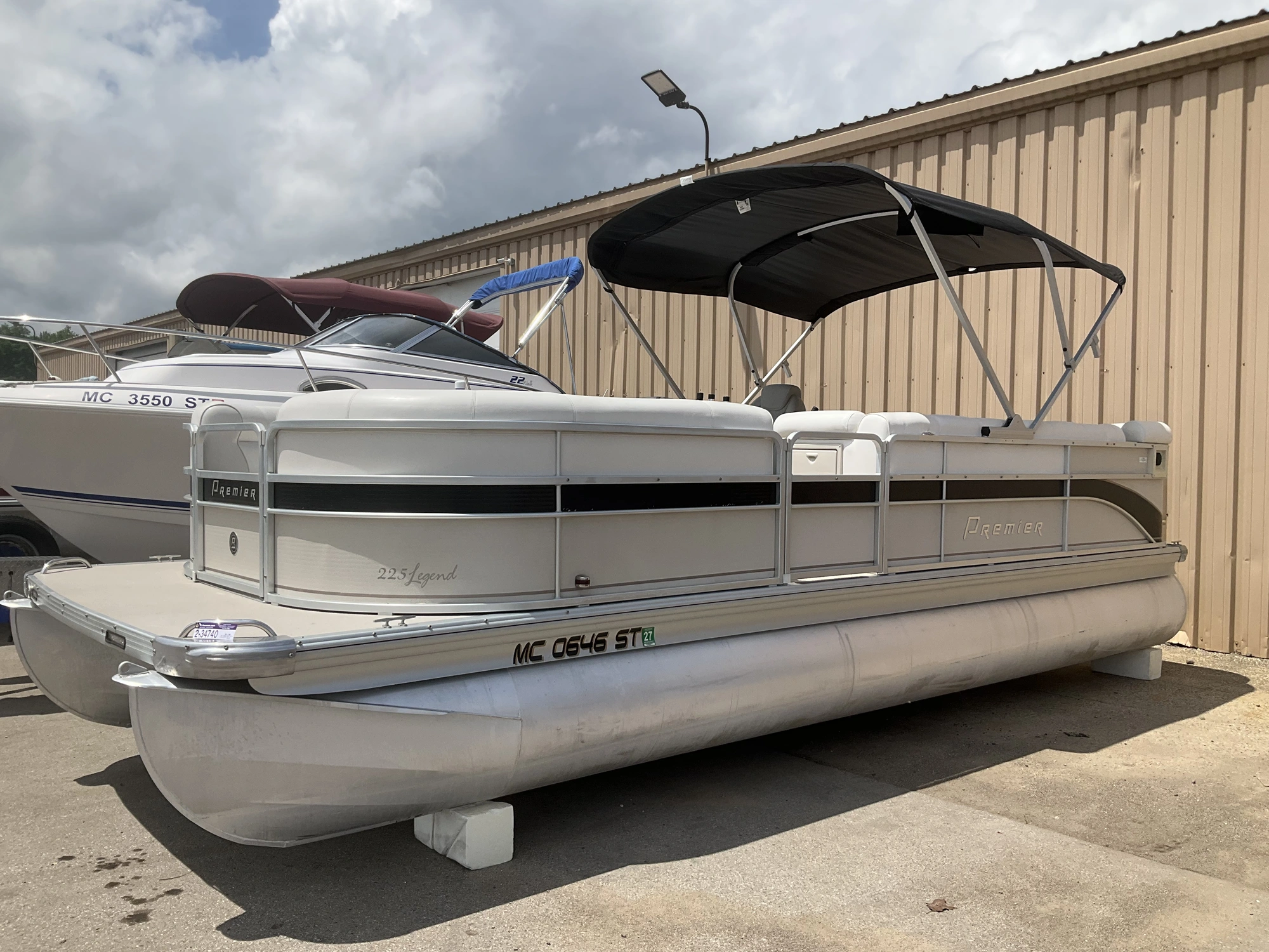 USED 2005 PREMIER 225 LEGEND