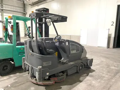 USED NILFISK CS7000 SWEEPER