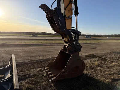 Used 2023 HYUNDAI HX140LC Crawler Excavators Minnesota US | Carco Truck & Equipment #1514265