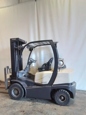 USED 2011 CROWN C-5
