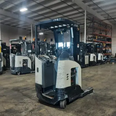 USED 2016 CROWN RR5725-45