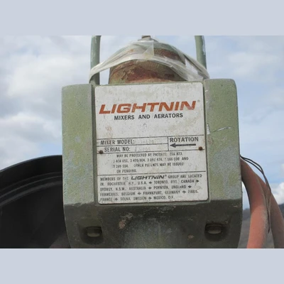 560 Gallon Plastic Tank with Lightnin Agitator