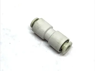 USED SMC STRAIGHT REDUCER FITTING 4MMX6MM PUSH-IN TUBE LOT OF 7