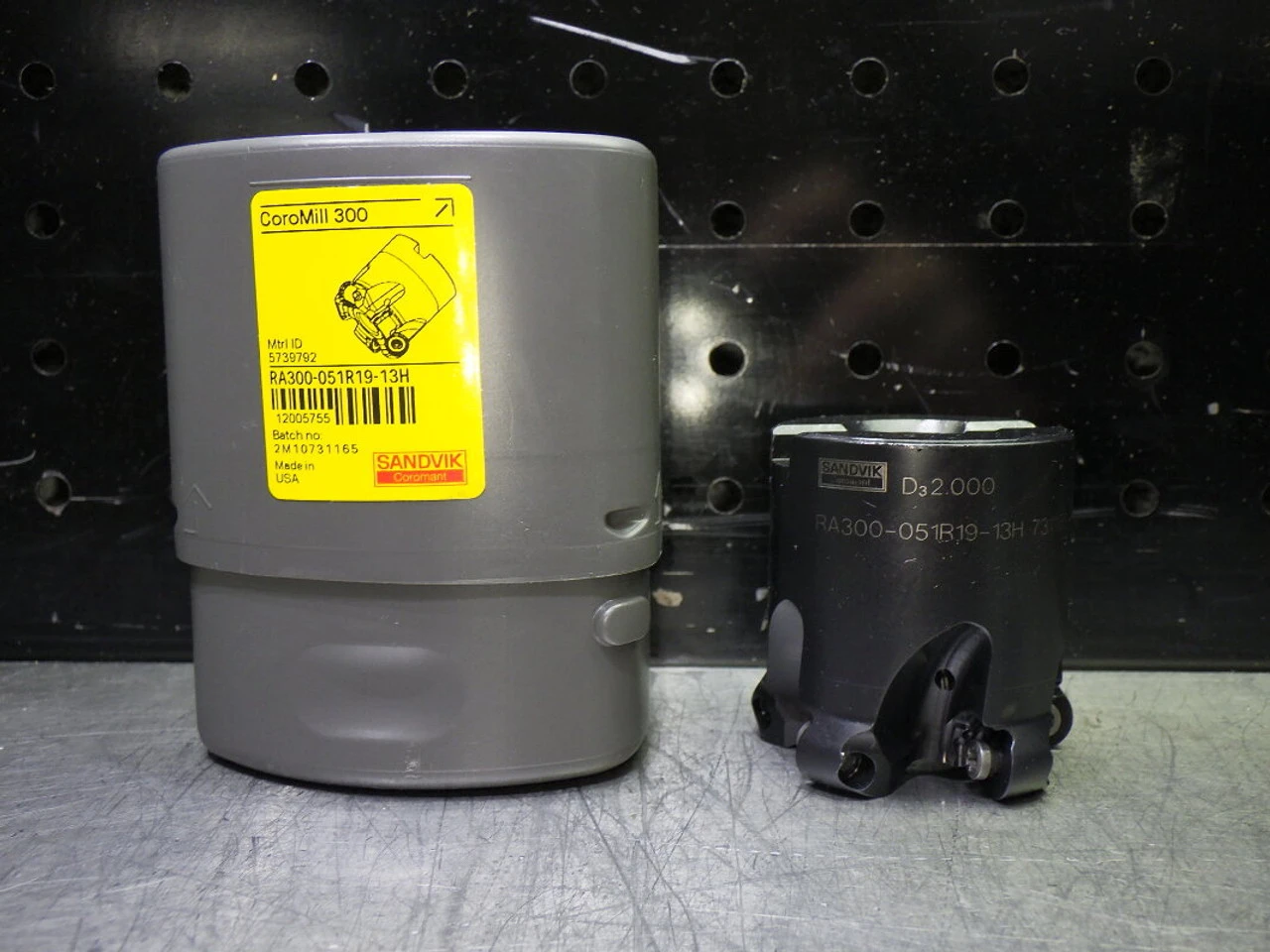 Sandvik 2" Coolant Thru Indexable Facemill 3/4" Arbor RA300-051R19-13H (LOC2232)