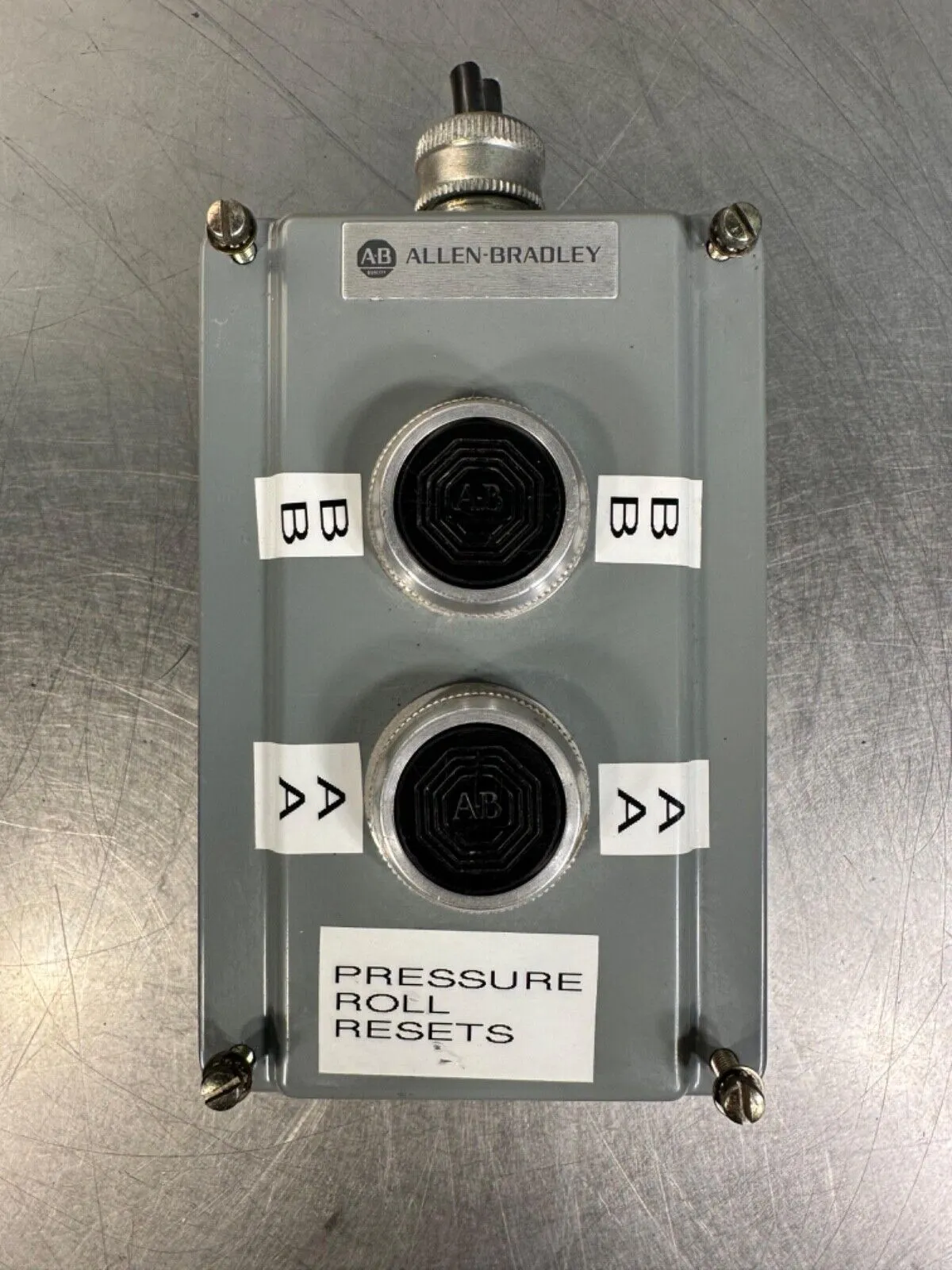 Allen-Bradley 800T-2TZ Push Button Enclosure 2 Hole NEMA 4, 13 (5D-13
