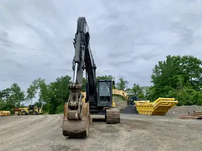 Used 2014 VOLVO EC220DL Crawler Excavators | Abele Tractor #1342873