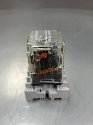 USED Potter & Brumfield / Eaton KRPA-11AN-120 120V Relay w/Eaton D3PA3 Base