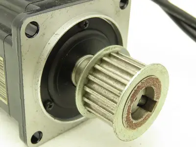 Omron Yaskawa SGMAH-04A1A4CD-0Y AC Servo Motor 200V