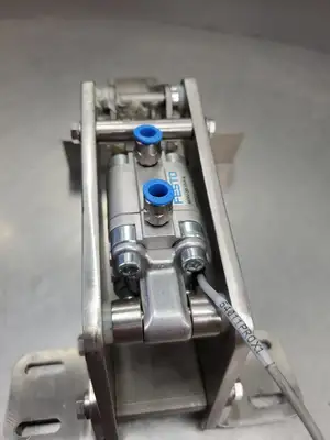 FESTO AEVU-20-10-P-A Single Arm Pneumatic Cylinder. 6E-7