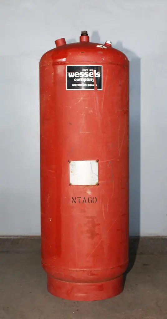 SPC7643  Tank 35 gallon vertical tank, CS, 150 psi@ 240F internal, dome Hydronic Expansion Tank