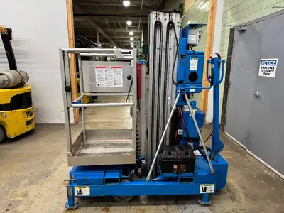 2000 Genie IWP20 Man Lift