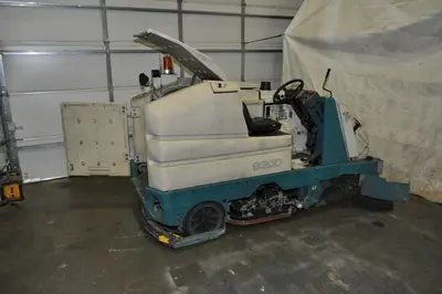 USED TENNANT 8300