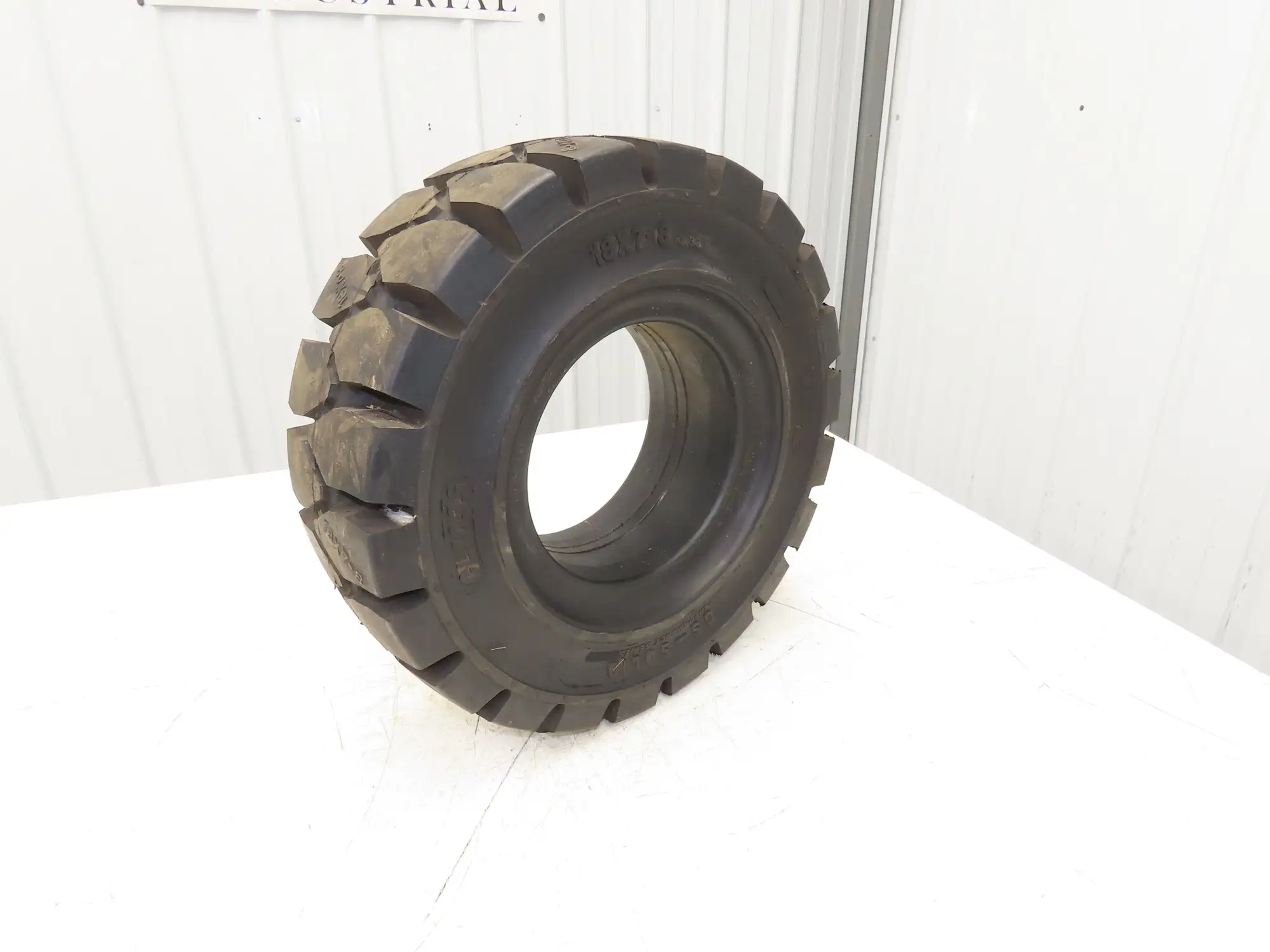 GS-Solid 18X7-8 4.33 Forklift Tire Resilient Solid Traction Black