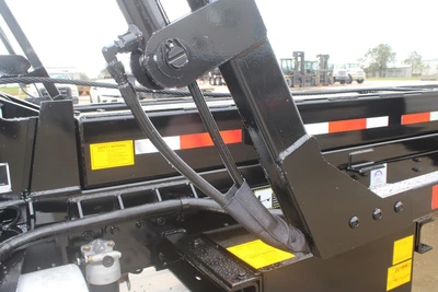 New | in-Stock 2025 MACK MD6 Rolloff Trucks Texas US | Roll Off Truck World #1491872