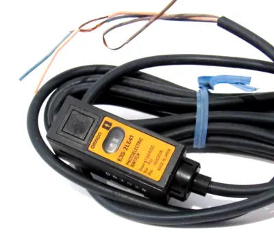 NEW OMRON E3S-2LE41 PHOTO ELECTRIC SWITCH E3S2LE41