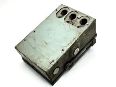 Used Trumbull Busway 30A, 575V, 3 PH, 3W, 7-1/2 HP Circuit Breakers Michigan US | Maverick Industrial Sales #1394389