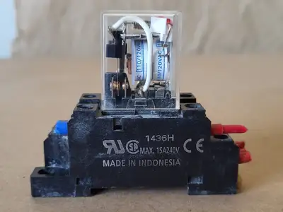 USED OMRON LY2N