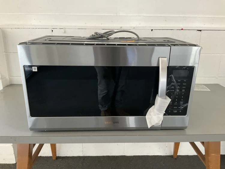 Used SAMSUNG ME19R7041FS Restaurant Small Appliances Michigan US | Miedema Asset Management Group #1413844