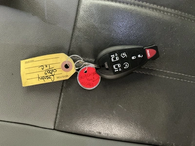 USED 2009 CHRYSLER TOWN AND COUNTRY