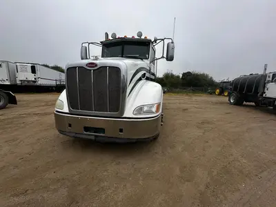 USED 2011 PETERBILT 384