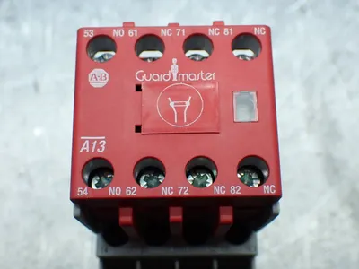 NEW ALLENBRADLEY 700SCF440EJC
