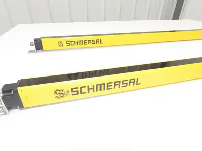 Schmersal SLC440COM-ER-0890-14 Safety Light Curtain Transmitter & Receiver Set